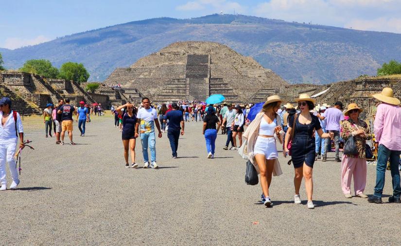 Piramides de Teotihuacan y Exconvento de Acolman