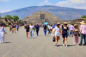 Piramides de Teotihuacan y Exconvento de Acolman