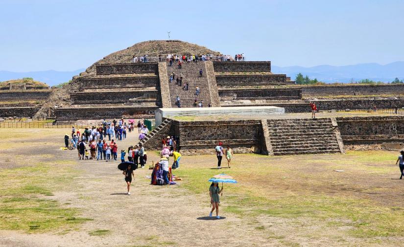 Piramides de Teotihuacan y Exconvento de Acolman