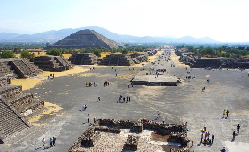 Piramides de Teotihuacan y Exconvento de Acolman