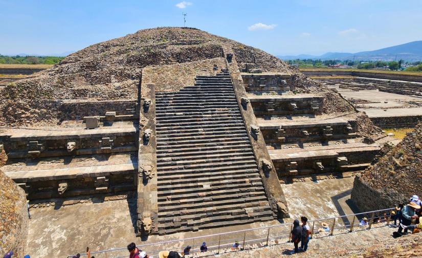 Piramides de Teotihuacan y Exconvento de Acolman