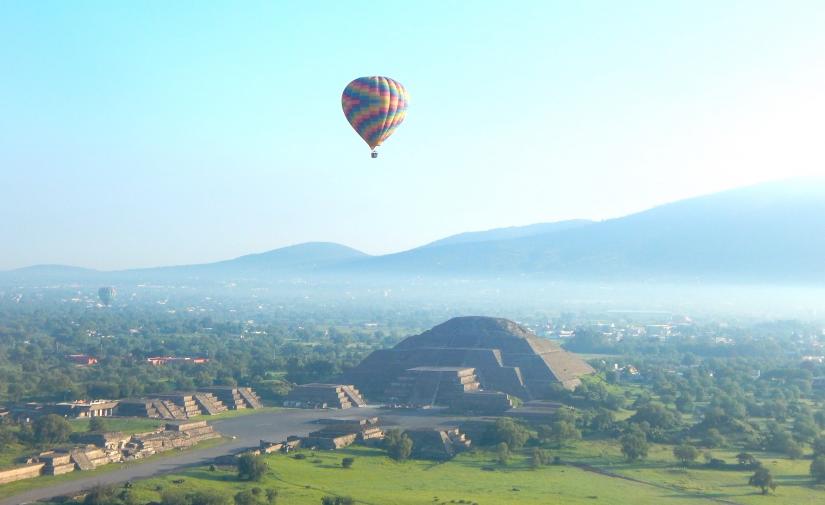 Piramides de Teotihuacan y Exconvento de Acolman
