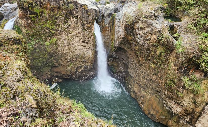 Jonotla y Apulco “Destilería y Cascada”