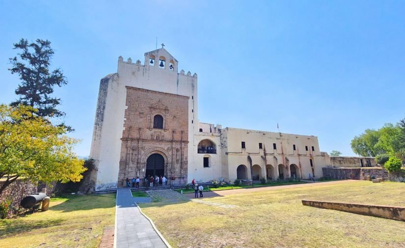 Piramides de Teotihuacan y Exconvento de Acolman